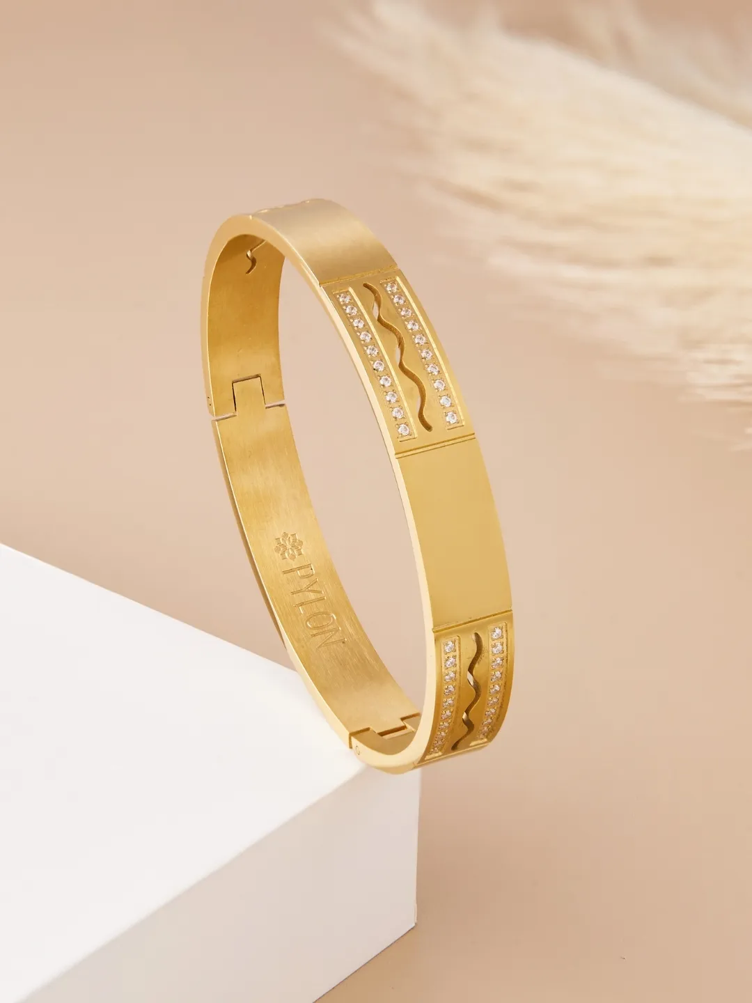 The Imperial Cuff in gold